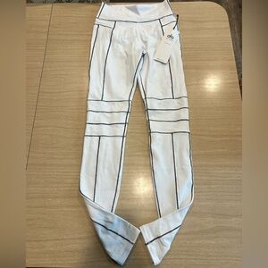 ALO Yoga White Leggings with Black Accents Size XXS